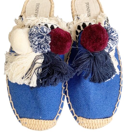 Tonivis Soludos Blue CanvasTassle Pom Pom Closed Toe Mule Flats NWT Size 7 - Picture 2 of 6